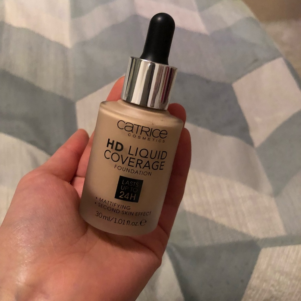 CATRICE HD LIQUID COVERAGE FOUNDATION